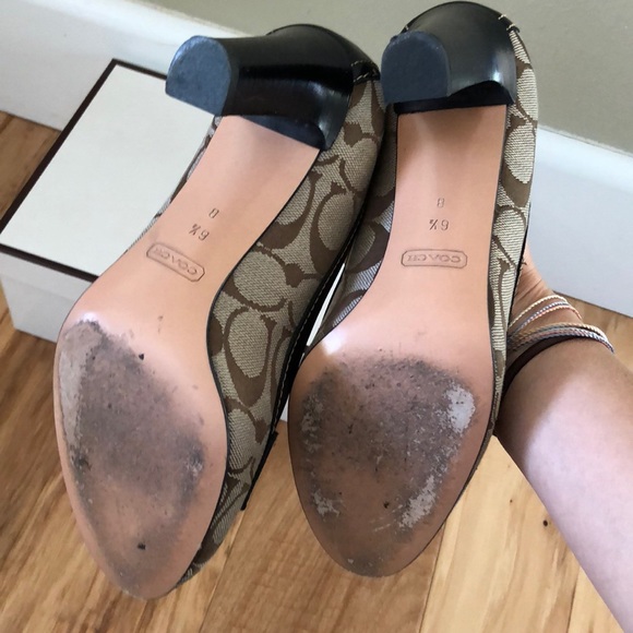 COACH Monogrammed Hillory Heels 6.5 - Picture 4 of 8